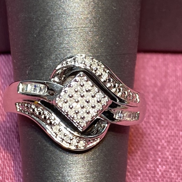 0.15ctw Round White Diamond Ring - Picture 8 of 15